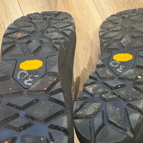 Merrell Brown and Black hiking waterproof Boots with Fuzzy Lining - Picture 8 of 14